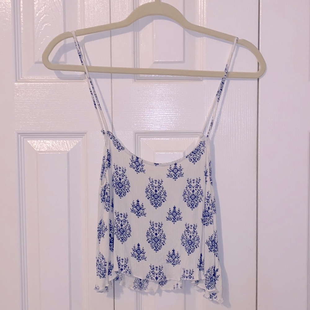 Boutique Skylar + Madison White and Blue Crop Top